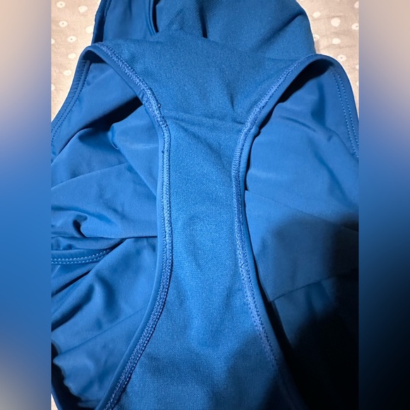 Women’s One Piece Swim Suit Size Medium - Picture 3 of 4